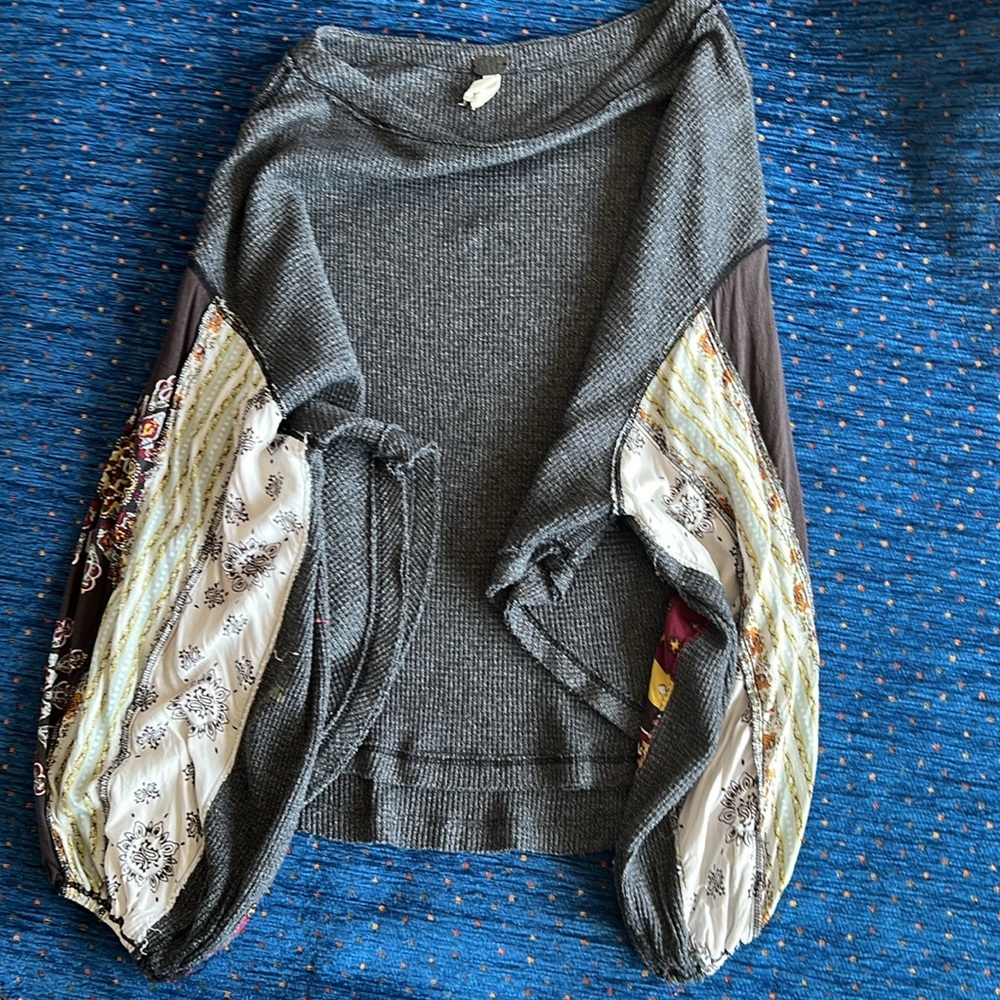 We The Free Gray, maroon and Yellow oversized long sleeved top - Picture 4 of 7